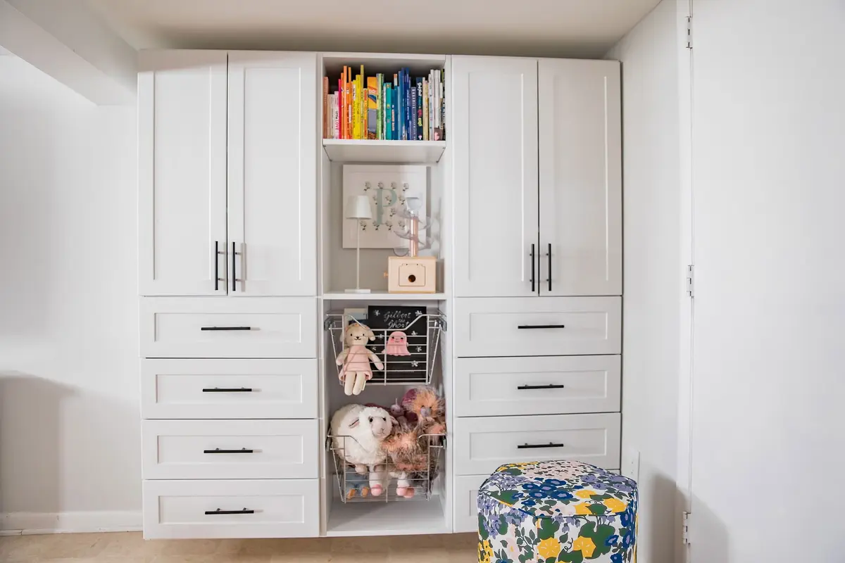 Kids room built-in wardrobe