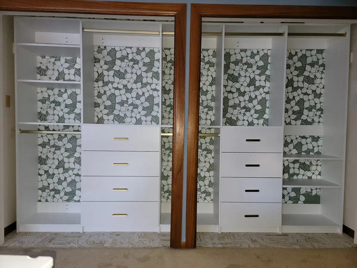 Double reach-in closet with wallpaper